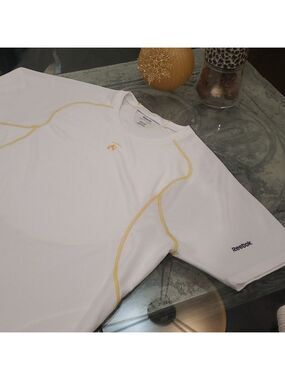 REBOOK CROSBY MENS ATHLETIC TEE SHIRT LARGE